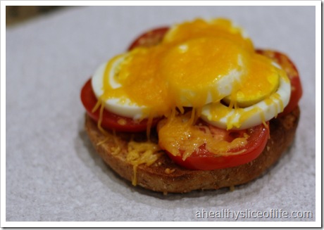 breakfast bagel- boiled egg and tomato