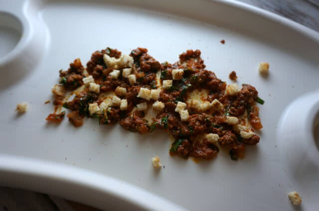 baby led weaning meals- meat sauce with spinach and bread bites
