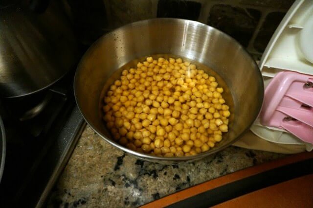 soaking chickpeas