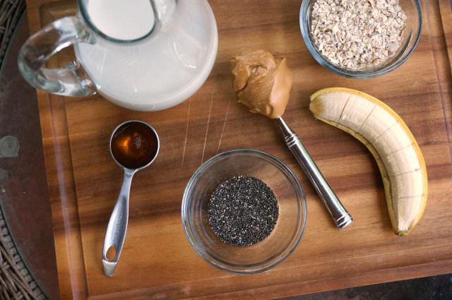 Kid-Friendly Banana and Honey Oatmeal Smoothie (for Busy Moms!)