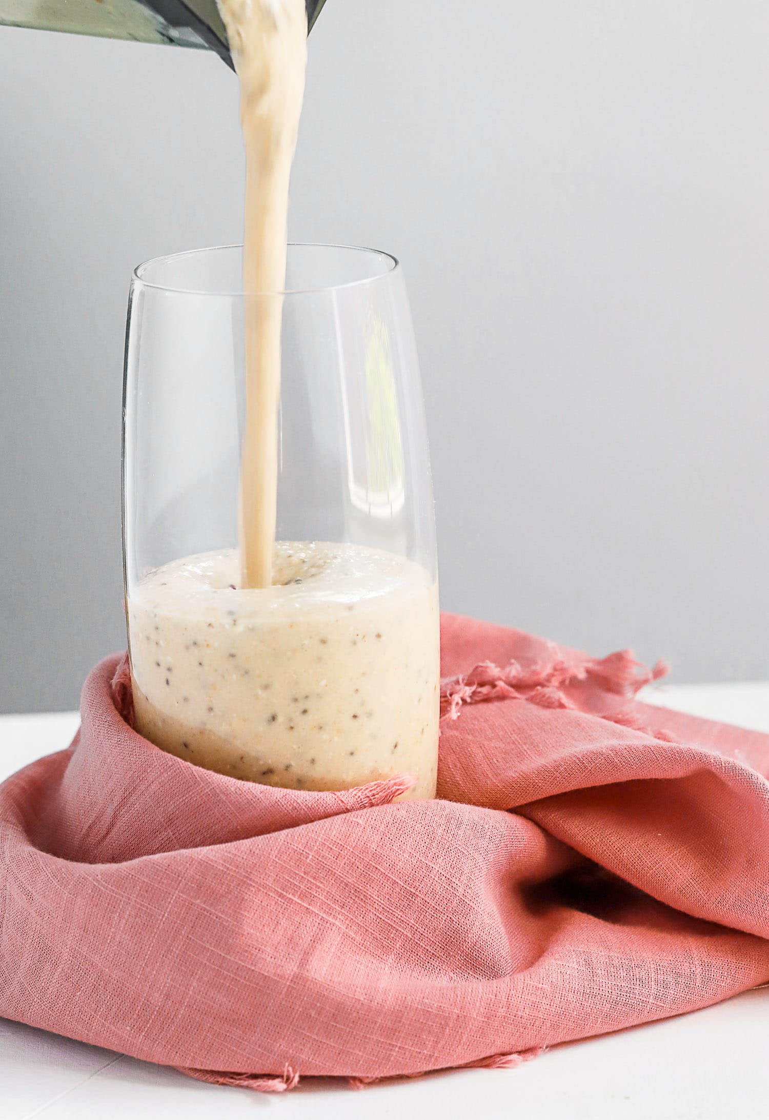 KidFriendly Banana and Honey Oatmeal Smoothie (for Busy Moms!)