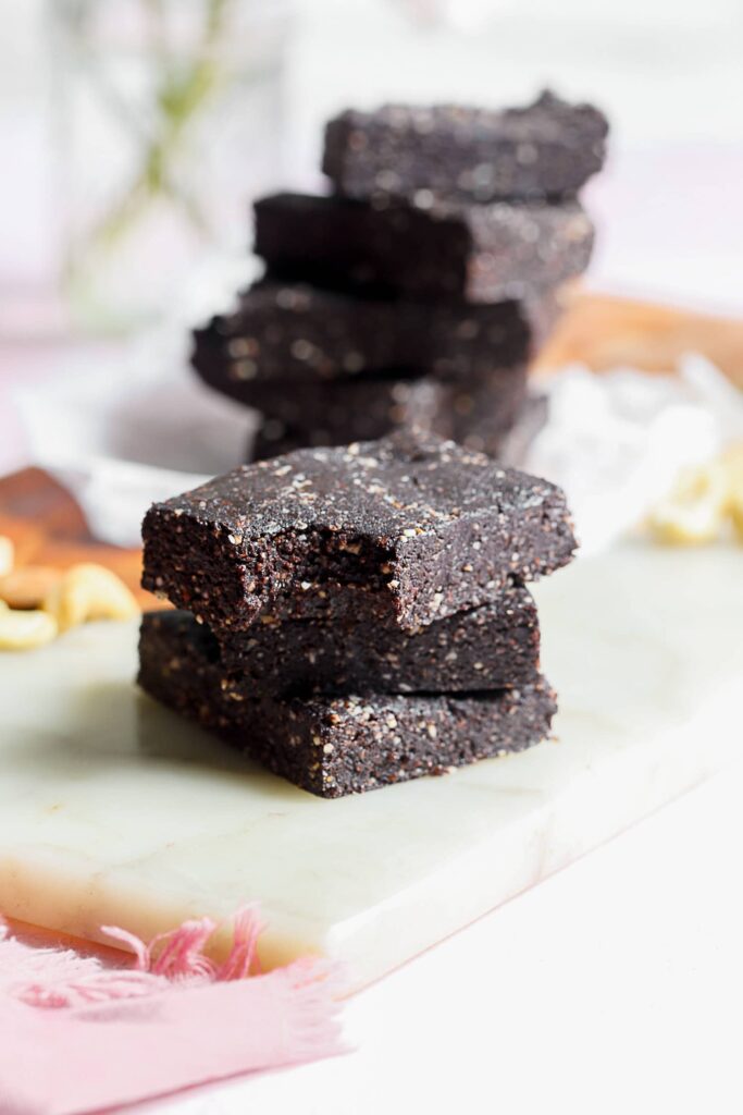 Dark Chocolate & Date NoBake Brownies